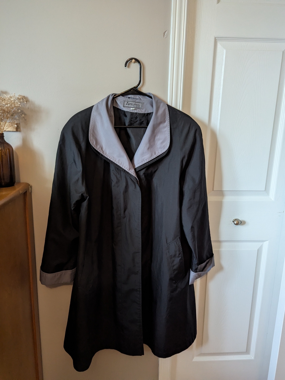 Vintage Trench Coat with Contrast Collar